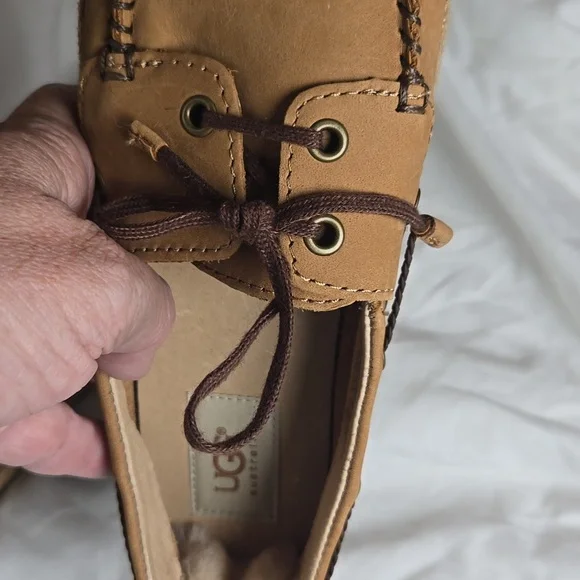 UGG TYLIN 6 NWOB DECK SHOE Chestnut Nubuck Leather Lamb Fur Lined Boat Classic - Picture 11 of 16